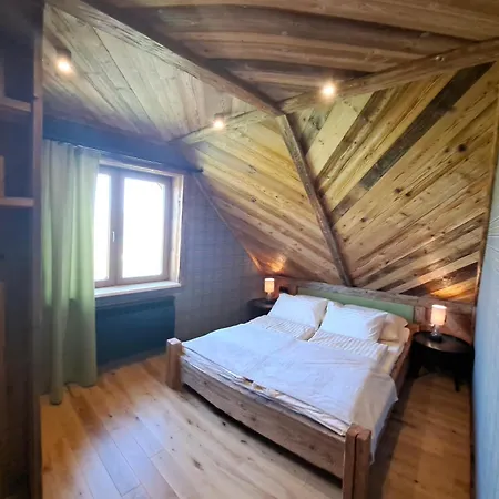 Pod Sosnami Dom wakacyjny *